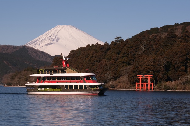 箱根遊船　大茶会運航開始