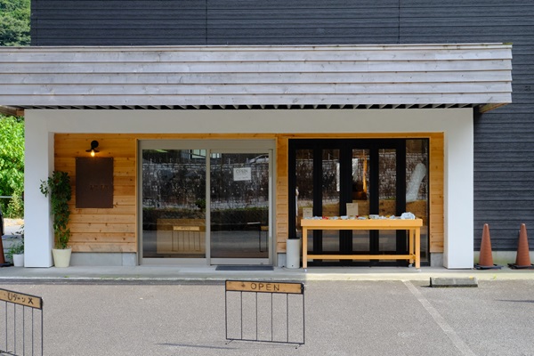 三和堂で器を楽しむ